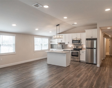 1090 New York Avenue - Photo Thumbnail 2