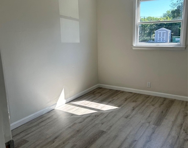 1572 Main Road - Photo Thumbnail 3