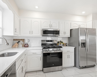 56 Wainwright Street - Photo Thumbnail 3