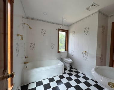 227 Beverly Road - Photo Thumbnail 4