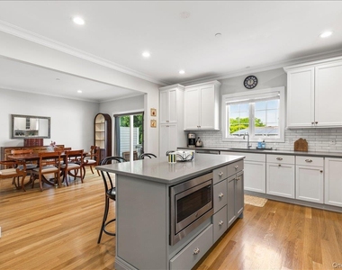 77 Lakeview Avenue - Photo Thumbnail 12