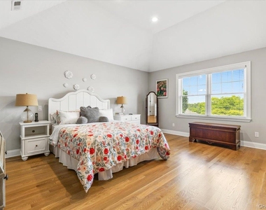 77 Lakeview Avenue - Photo Thumbnail 17