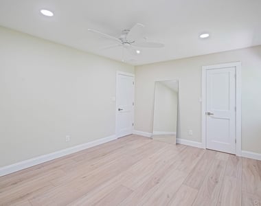 17 Bartlett - Photo Thumbnail 10