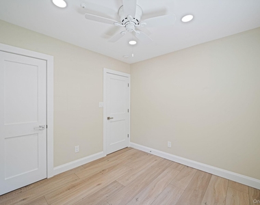 17 Bartlett - Photo Thumbnail 15