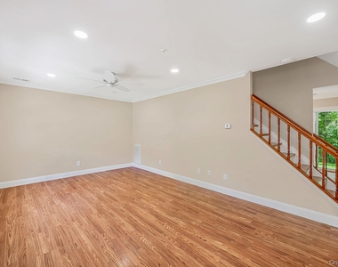17 Bartlett - Photo Thumbnail 1