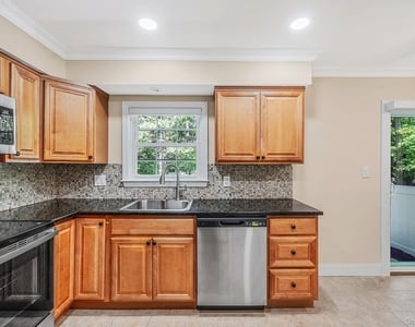 17 Bartlett - Photo Thumbnail 6