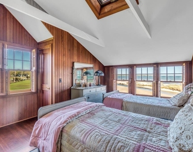 10450 New Suffolk Avenue - Photo Thumbnail 14