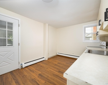 29 Delano Street - Photo Thumbnail 3