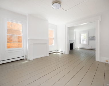 29 Delano Street - Photo Thumbnail 13