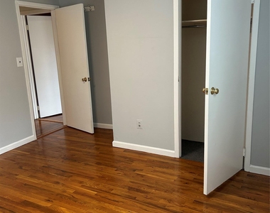 14 Walnut Avenue E - Photo Thumbnail 3