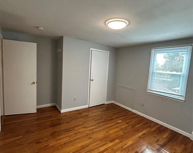 14 Walnut Avenue E - Photo Thumbnail 4