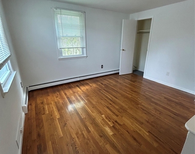 14 Walnut Avenue E - Photo Thumbnail 6