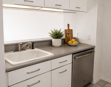 4 Martine Avenue - Photo Thumbnail 11