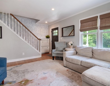 26 Riverview Avenue - Photo Thumbnail 2