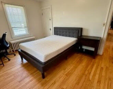 2121 Burdett Avenue - Photo Thumbnail 18