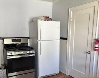 2121 Burdett Avenue - Photo Thumbnail 8