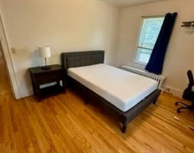 2121 Burdett Avenue - Photo Thumbnail 15