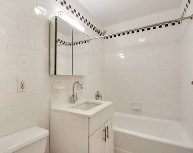 Second Avenue & E 61ST ST - Photo Thumbnail 5