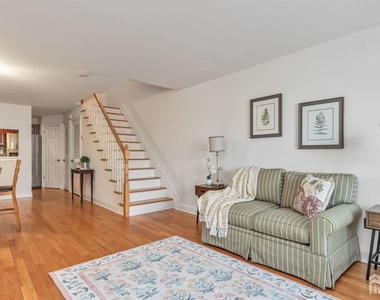 112 N Broadway - Photo Thumbnail 8