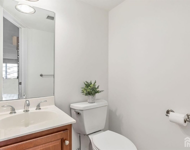 112 N Broadway - Photo Thumbnail 15