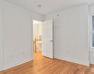 112 N Broadway - Photo Thumbnail 17