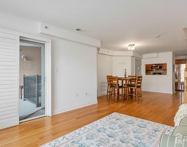112 N Broadway - Photo Thumbnail 7