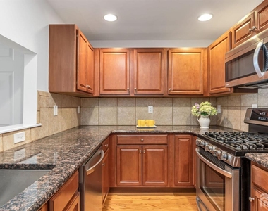 112 N Broadway - Photo Thumbnail 11