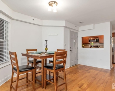 112 N Broadway - Photo Thumbnail 4