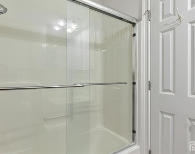 112 N Broadway - Photo Thumbnail 28