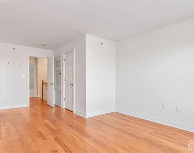 112 N Broadway - Photo Thumbnail 25