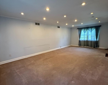 43 Jonathan Drive - Photo Thumbnail 7