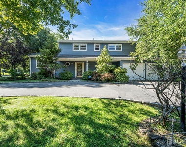 43 Jonathan Drive - Photo Thumbnail 3