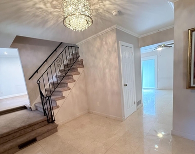 43 Jonathan Drive - Photo Thumbnail 5