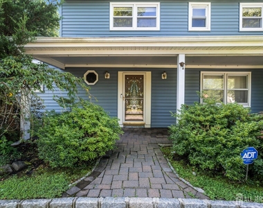 43 Jonathan Drive - Photo Thumbnail 5