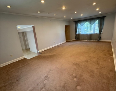 43 Jonathan Drive - Photo Thumbnail 6