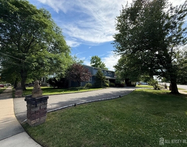 43 Jonathan Drive - Photo Thumbnail 3