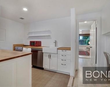 233 E 18th Street - Photo Thumbnail 5