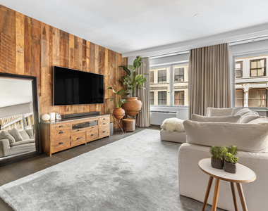 100 W 18th Street - Photo Thumbnail 1