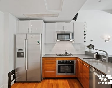 269 Kingsland Avenue - Photo Thumbnail 4