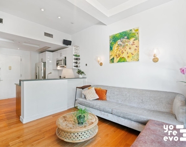 269 Kingsland Avenue - Photo Thumbnail 2