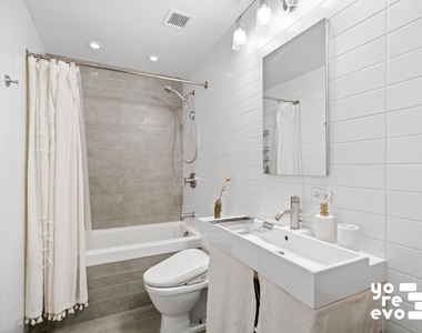 269 Kingsland Avenue - Photo Thumbnail 5