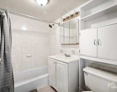 310 W 95th Street - Photo Thumbnail 4