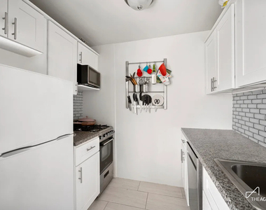 310 W 95th Street - Photo Thumbnail 1