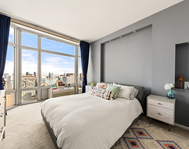 200 E 32nd Street - Photo Thumbnail 4