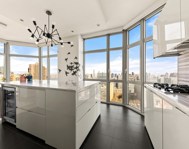 200 E 32nd Street - Photo Thumbnail 2