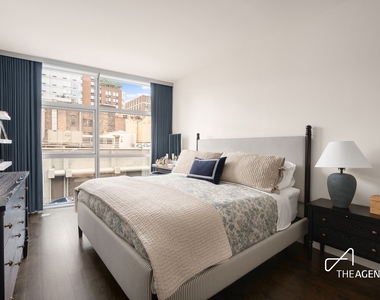 447 W 18th Street - Photo Thumbnail 4