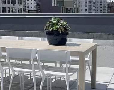 101 E 10th Street - Photo Thumbnail 4