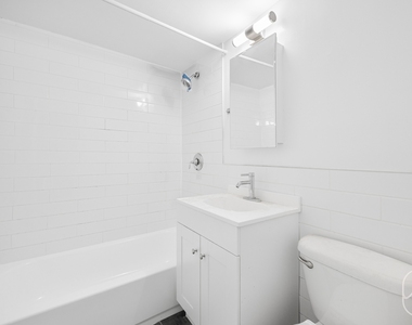 313 W 29th Street - Photo Thumbnail 6