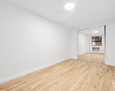 313 W 29th Street - Photo Thumbnail 8