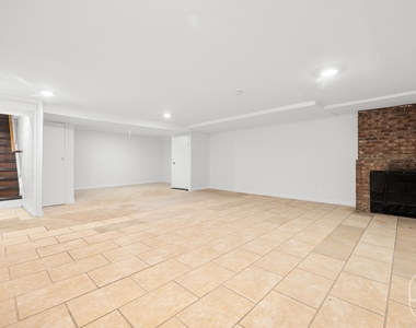 313 W 29th Street - Photo Thumbnail 9